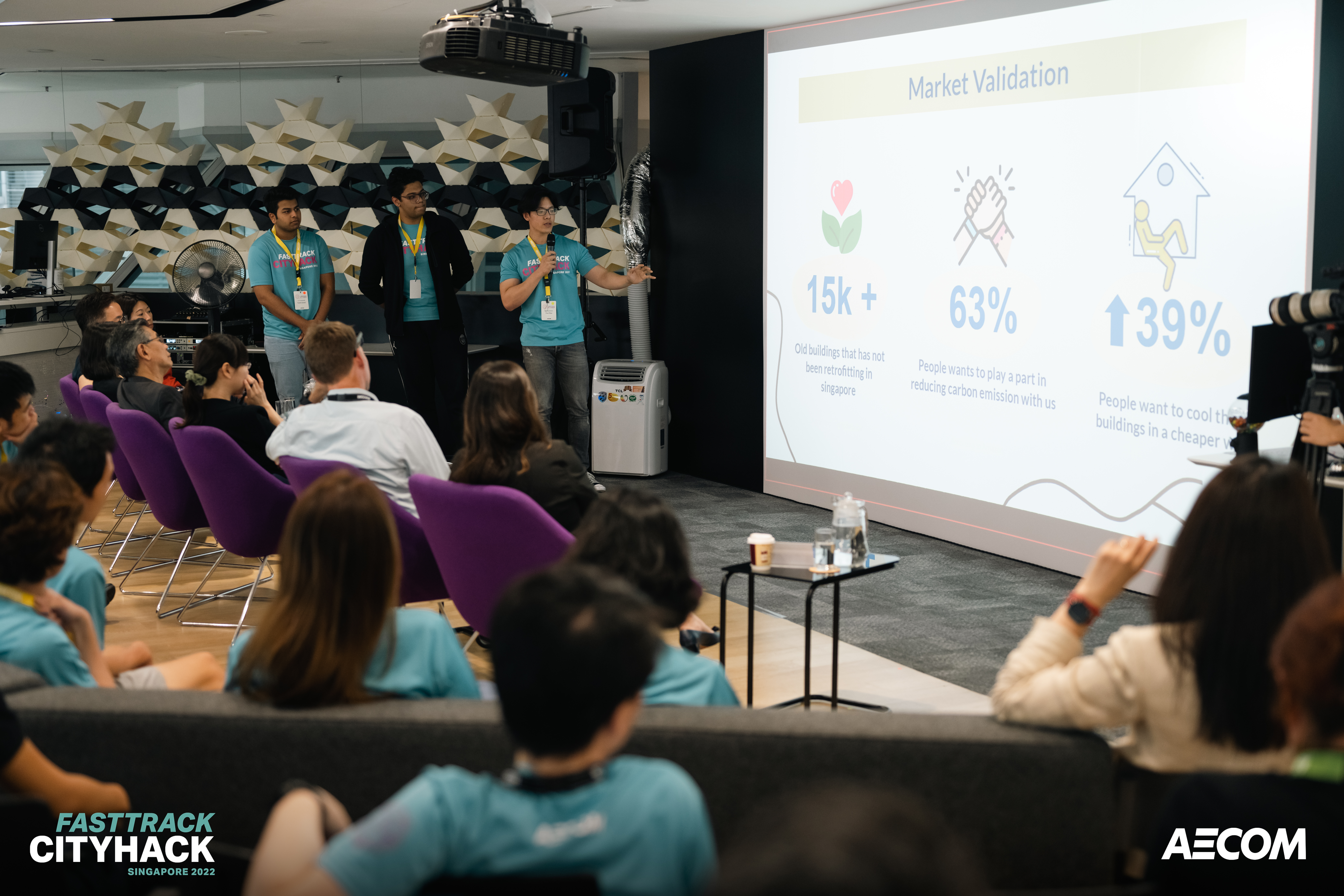 Working with mentors at AECOM FASTTRACK CityHack Singapore 2022
